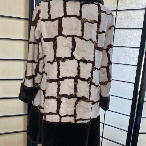 Vintage Faux Fur Coat - Picture 7 of 13